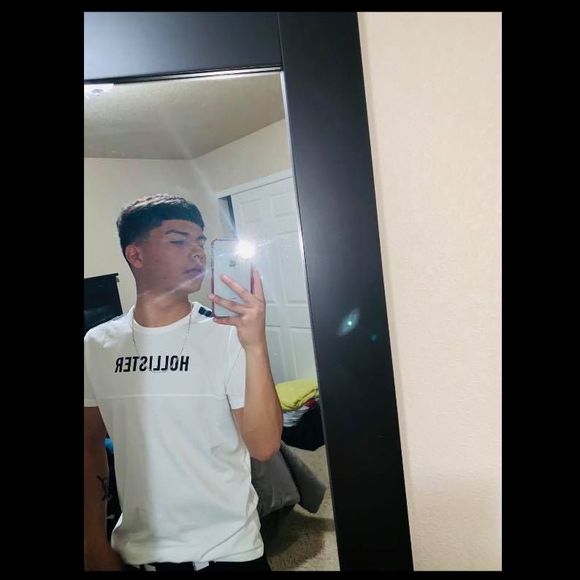 Meet your Posher, Jhonathan - Picture 1 of 1